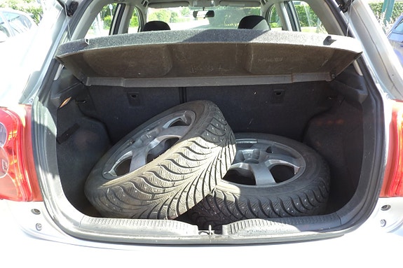 Toyota Auris 10 of 16