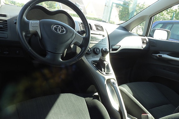 Toyota Auris 13 of 16
