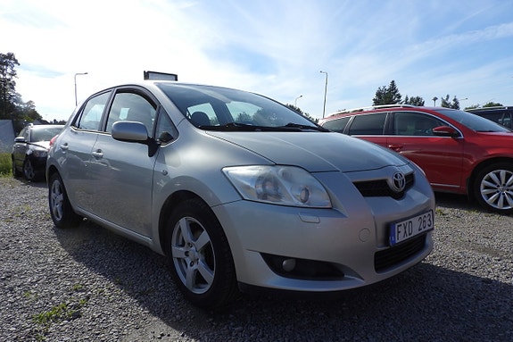 Toyota Auris 5 of 5