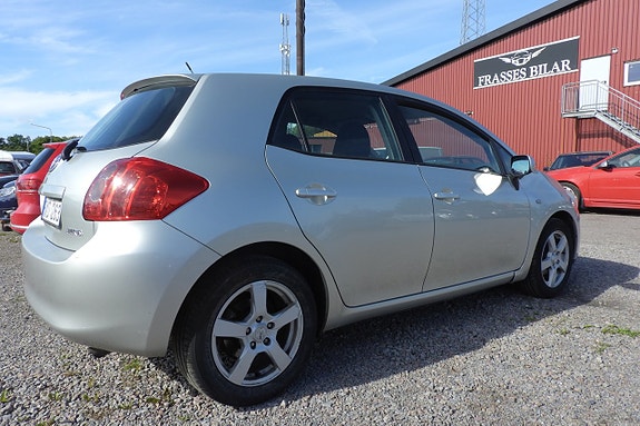 Toyota Auris 4 of 5