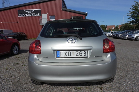 Toyota Auris 3 of 5
