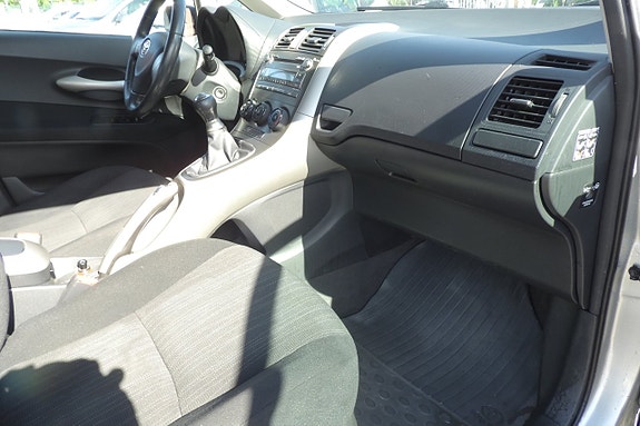 Toyota Auris 6 of 16