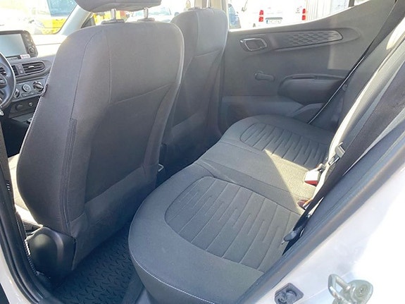 Hyundai i10 6 of 7