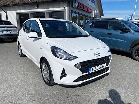 Hyundai i10 2 of 5