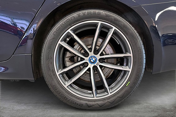 BMW 530e 14 of 17