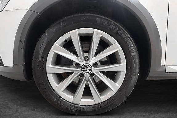 Volkswagen Passat Alltrack 2 of 5