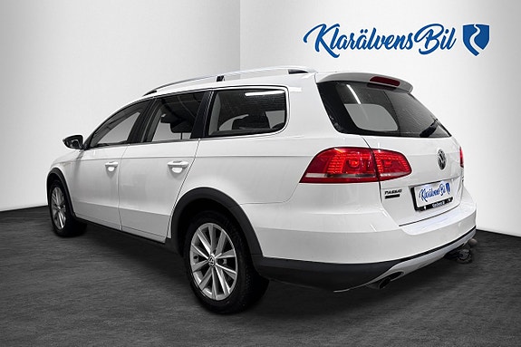 Volkswagen Passat Alltrack 3 of 5