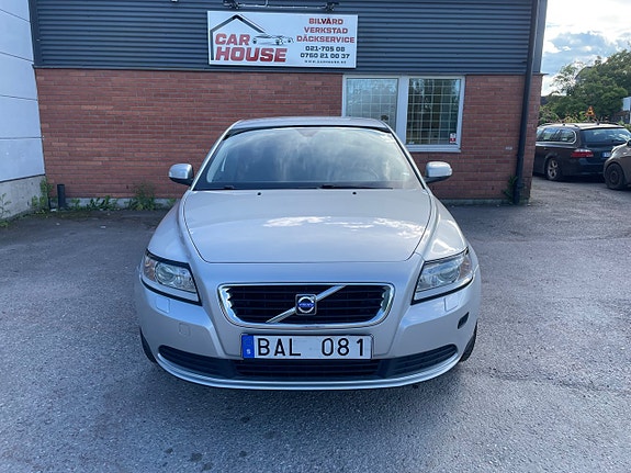 Volvo S40 2 of 5