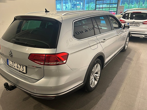 Volkswagen Passat Alltrack 3 of 5
