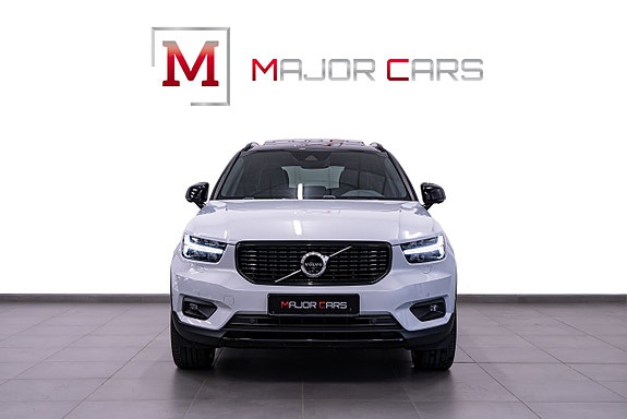 Volvo XC40 2 of 5