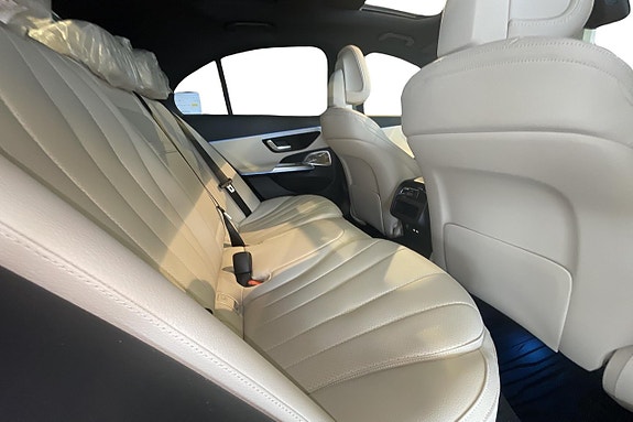 Mercedes-Benz E300 de 7 of 25