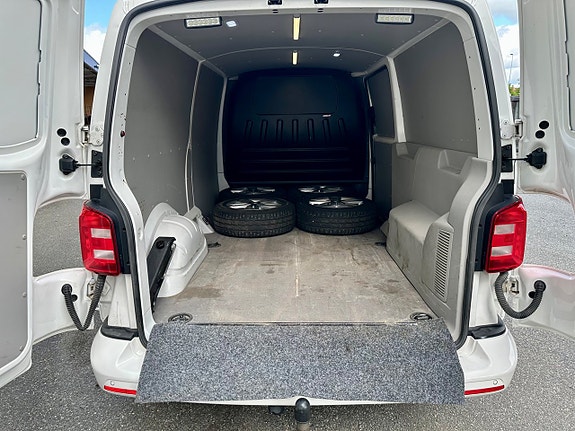 Volkswagen Transporter 6 of 15