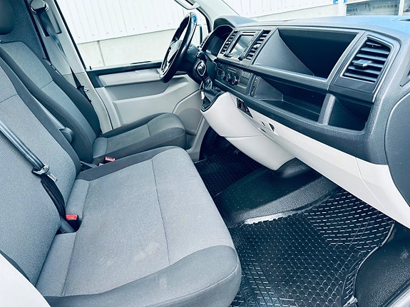 Volkswagen Transporter 8 of 15