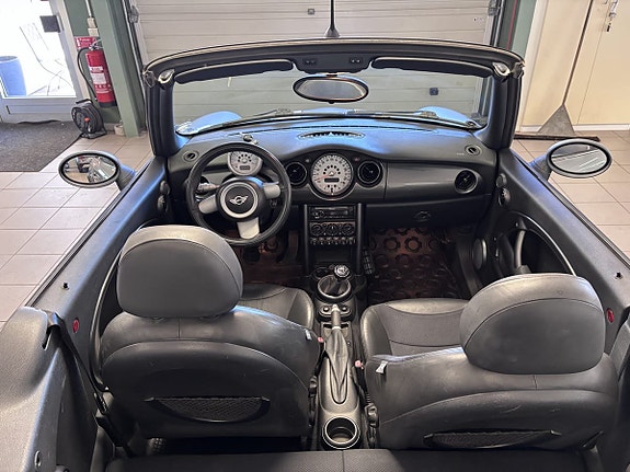 MINI Cooper 13 of 17