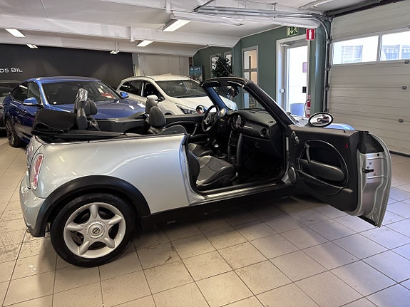MINI Cooper 15 of 17
