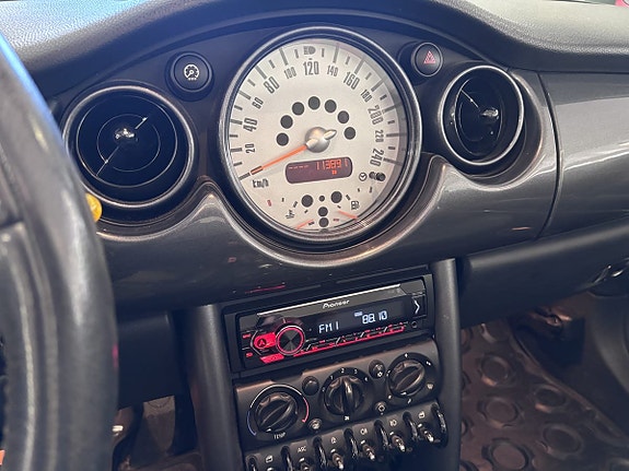 MINI Cooper 10 of 17