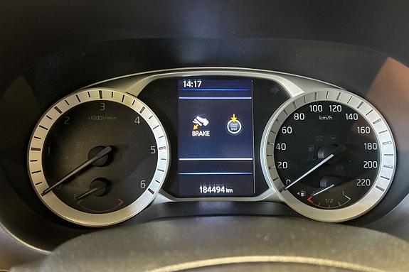 Nissan Navara 9 of 12