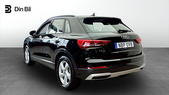 Audi Q3 3 of 5