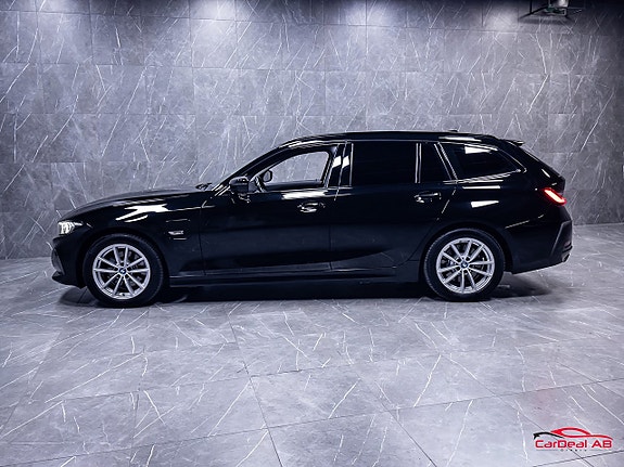 BMW 330e 4 of 5