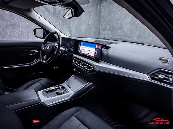 BMW 330e 14 of 29