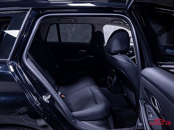 BMW 330e 16 of 29