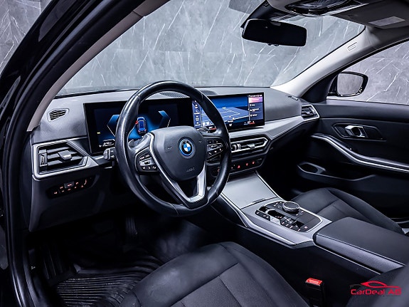 BMW 330e 11 of 29