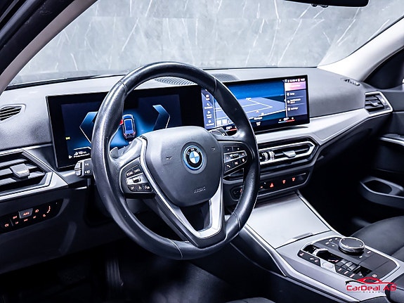 BMW 330e 12 of 29