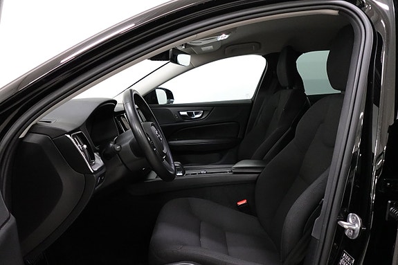 Volvo V60 Cross Country 4 of 5