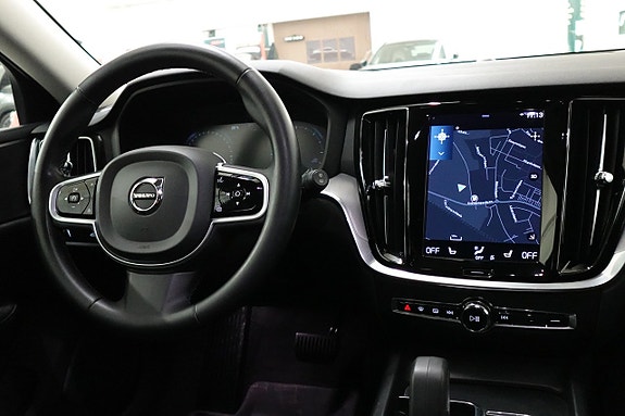 Volvo V60 Cross Country 8 of 22