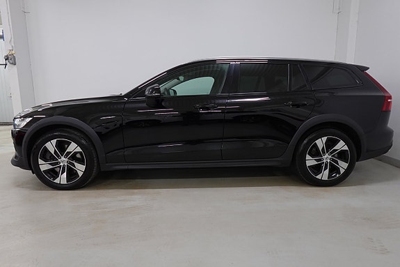 Volvo V60 Cross Country 3 of 5