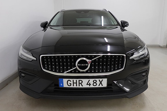 Volvo V60 Cross Country 2 of 5