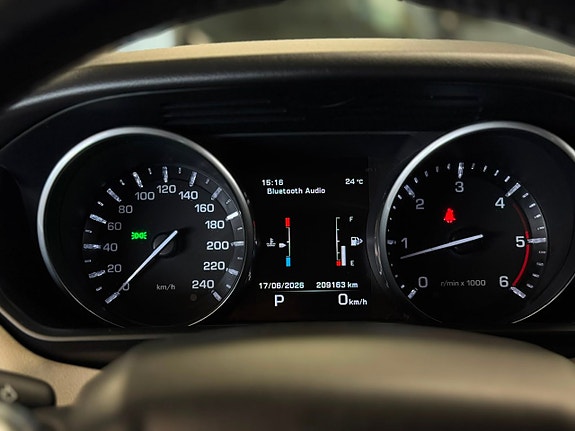 Land Rover Range Rover Sport 16 of 24