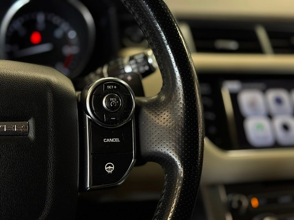 Land Rover Range Rover Sport 17 of 24