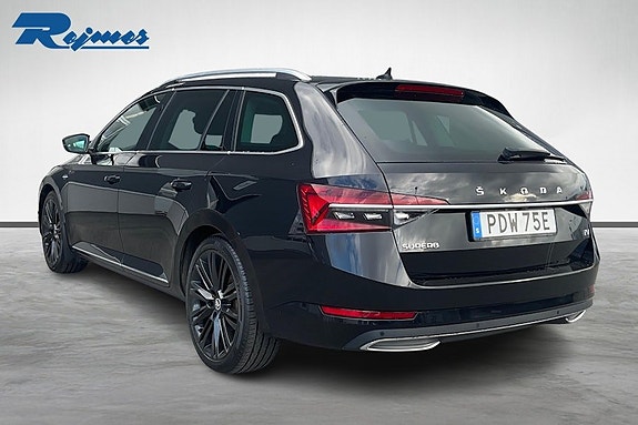 Skoda Superb 2 of 5