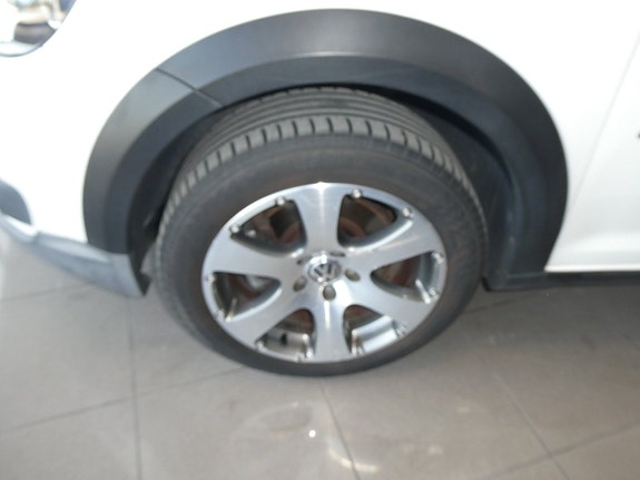 Volkswagen Touran Cross 6 of 6