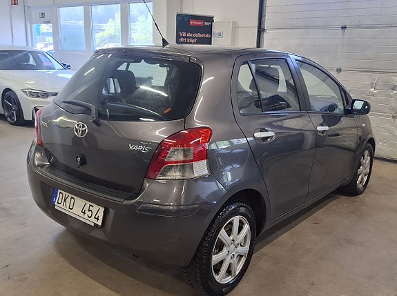 Toyota Yaris 4 of 20