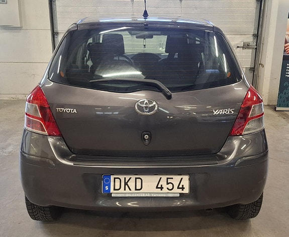 Toyota Yaris 9 of 20