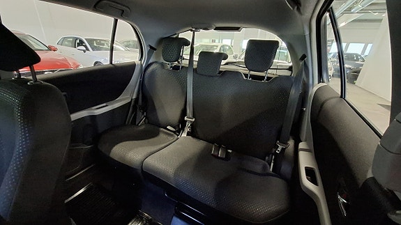 Toyota Yaris 15 of 20