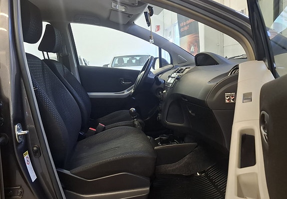 Toyota Yaris 12 of 20