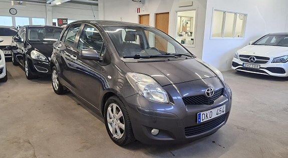 Toyota Yaris 3 of 20