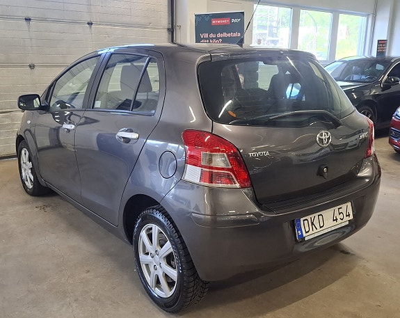 Toyota Yaris 5 of 20