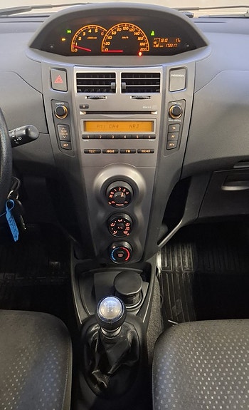 Toyota Yaris 20 of 20