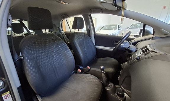 Toyota Yaris 13 of 20