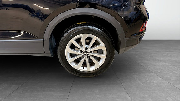 Volkswagen T-Roc 6 of 19