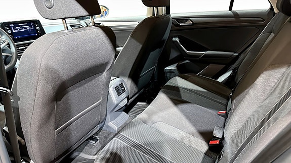 Volkswagen T-Roc 11 of 19