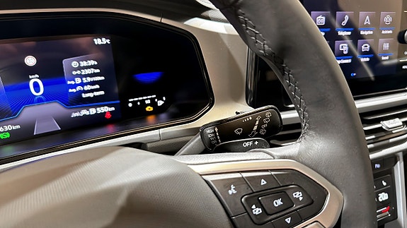 Volkswagen T-Roc 17 of 19