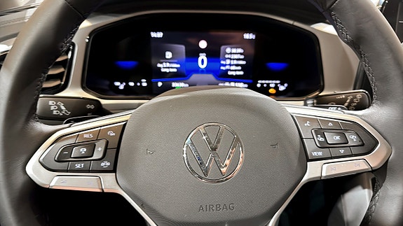 Volkswagen T-Roc 16 of 19