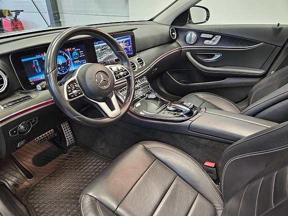 Mercedes-Benz E300 de 13 of 30