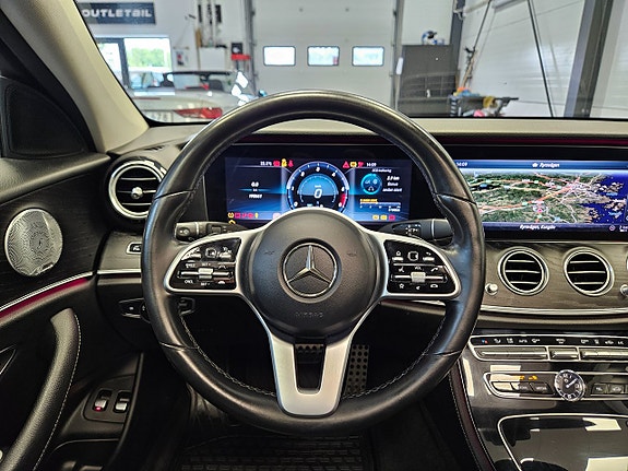 Mercedes-Benz E300 de 22 of 30
