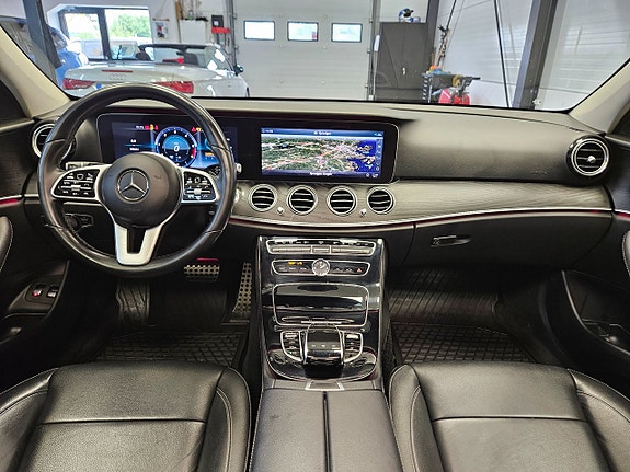 Mercedes-Benz E300 de 12 of 30